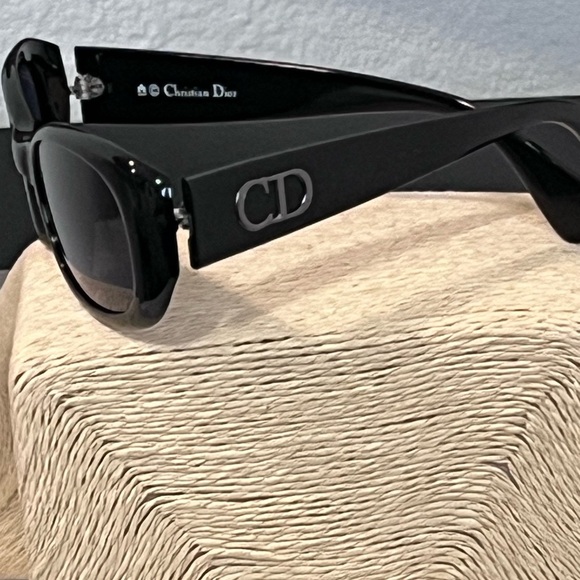 CHRISTIAN DIOR PRE-LOVED AUTHENTIC VINTAGE SIGNATURE TRADEMARK LOGO SUNGLASSES - Picture 5 of 17
